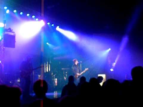 Mikeschair - Love Won't Quit On Us