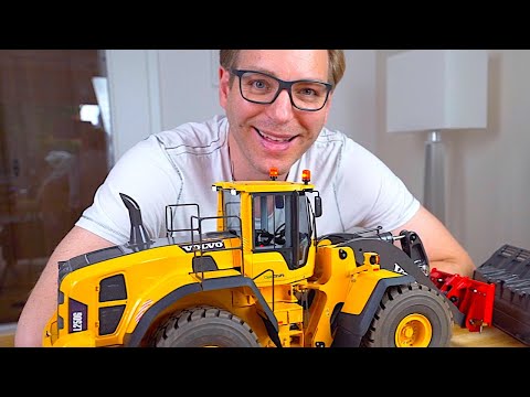 REVIEW of AMAZING RC WHEEL LOADER with hydraulic quick coupler I RC Truck Action Studio - UCiEqmyQy5AlAEo3kE4G-1sw