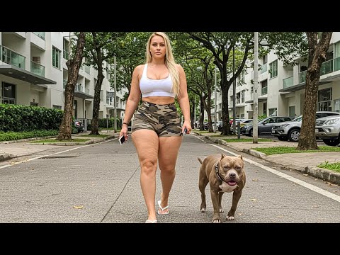 Junge Soldatin wird von Verbrechern überrascht – doch ihr Pitbull ist ein Killer