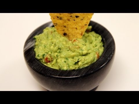 Avocado Guacamole Recipe - CookingWithAlia - Episode 244 - UCB8yzUOYzM30kGjwc97_Fvw