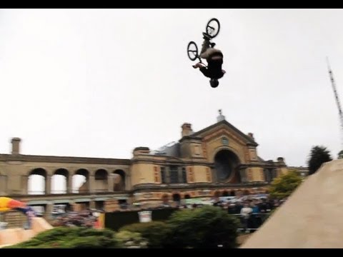 BMX dirt riding at a Palace - Red Bull Empire of Dirt 2012 London - UCblfuW_4rakIf2h6aqANefA