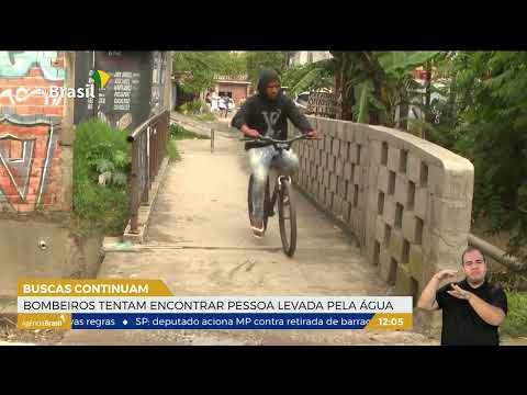 SP | Bombeiros seguem buscas por pessoa levada pela enxurrada na zona leste