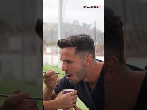 SAÚL PROVANDO COMIDAS BRASILEIRAS 😋 SERÁ QUE O CRAQUE TA PRONTO PARA VIVER NO BRASIL? 🇪🇸🇧🇷