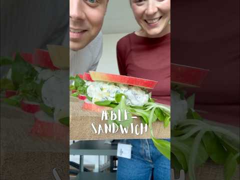 Æblesandwich - nem og lækker kombination af hønsesalat og æbleskiver