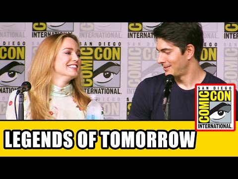 LEGENDS OF TOMORROW Season 2 Comic Con Panel (Part 1) - Caity Lotz, Brandon Routh, Dominic Purcell - UCS5C4dC1Vc3EzgeDO-Wu3Mg