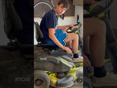Converting our 2018 RYOBI electric lawnmower to li 00:00 History and background on this mower
14_45 Removing the old lead-acid batteries
22_15 Changing