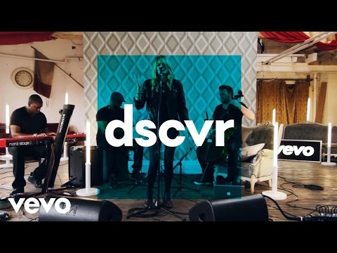 Laura Doggett - Into The Glass - Vevo dscvr (Live) - UC-7BJPPk_oQGTED1XQA_DTw