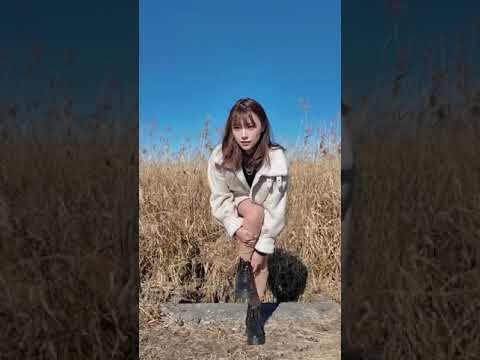 草むらでストッキング脱いでみたチャレンジしたら丸見えにはなっちゃいますよね😅