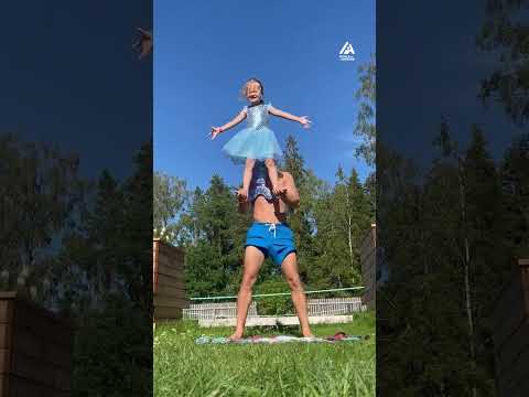 Dad-Daughter Duo Attempt Incredible Acroyoga | People Are Awesome - UCIJ0lLcABPdYGp7pRMGccAQ