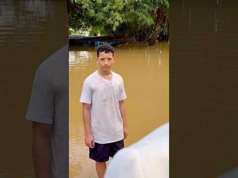 Su familia lo perdió todo por las fuertes lluvias y un milagro ocurrió. 😮 parte 3