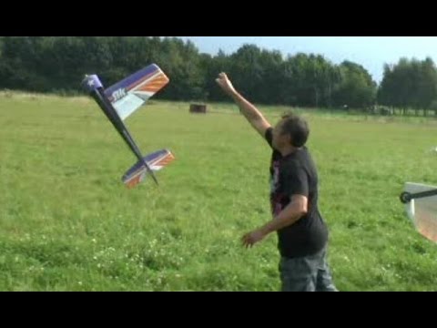 DEANO FLIES HIS RC YAK 54 WITH ONE WING MISSING ! - SPOCKFEST - 2014 - UCMQ5IpqQ9PoRKKJI2HkUxEw