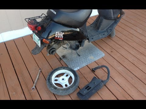 2001 Honda Elite 50 sr - Exhaust / Rear Wheel Removal - UCTs-d2DgyuJVRICivxe2Ktg