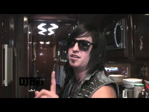 Escape The Fate / Craig Mabbitt / TJ Bell - BUS INVADERS Ep. 464 - UCybDimFZ3eoUQxSArdqCe9g