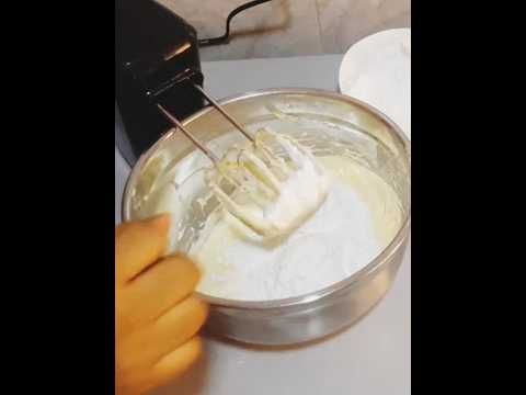 how to make a buttercream #youtubeshort #cakedecorating #cake #buttercream