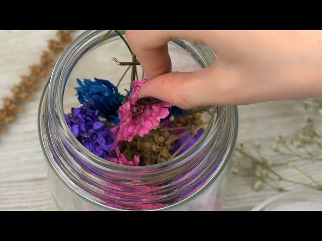 How to Preserve Flowers in a Jar