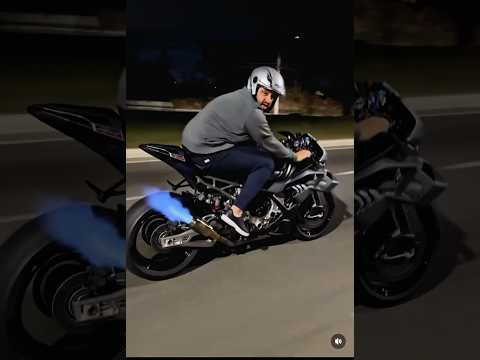BMW S1000RR riding pro wheelies