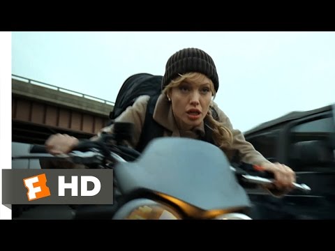 Salt (2010) - Freeway Chase Scene (3/10) | Movieclips - UC3gNmTGu-TTbFPpfSs5kNkg