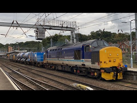 DRS 37425 and 37059 power away from Ipswich working 3S60 15/9/21