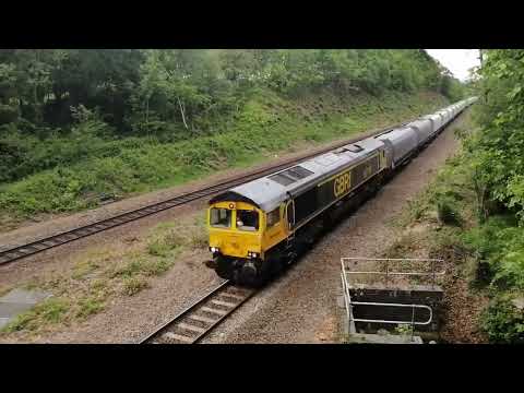 Class 66 'Shed' 66749 Passes thorugh Dore with loaded CEMEX wagons for Selby 26/05/2022