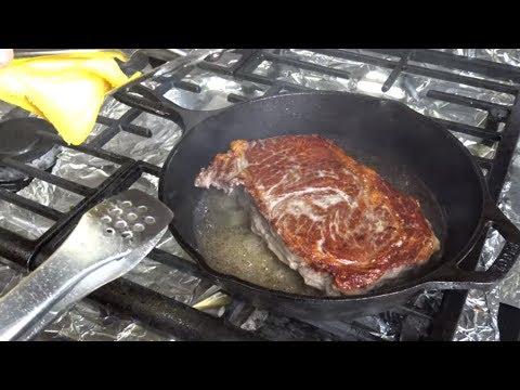 Como cocinar un Ribeye steak en sartén de hierro fundido.