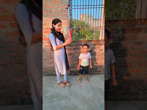 पापा दीदी को हमेशा छोटा ही देते हैं 🥲🥲#shorts