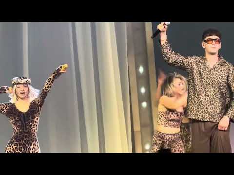 Shirin David - it girl (feat. Sampagne) live Schlau Aber Blond Tour Wien