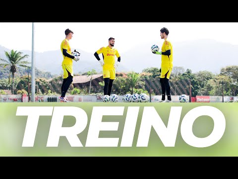 FLAMENGO TREINA COM FOCO NO BRASILEIRÃO