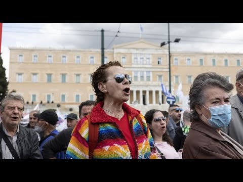 Τραγωδία στα Τέμπη: Νέες πορείες σε Αθήνα, Θεσσαλονίκη, Πάτρα και άλλες πόλεις