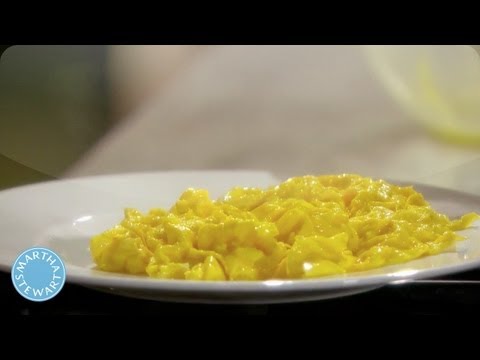 Fluffy Scrambled Eggs - Martha Stewart - UC6JBm9OAkpI6NUBV_NsLxTA