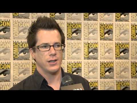 Supernatural - Jeremy Carver and Robert Singer Interviews - Comic-Con 2013 - UCKy1dAqELo0zrOtPkf0eTMw