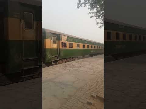 Dusty Millat Express 17 Up arrived at Bhalwal Railway Station
