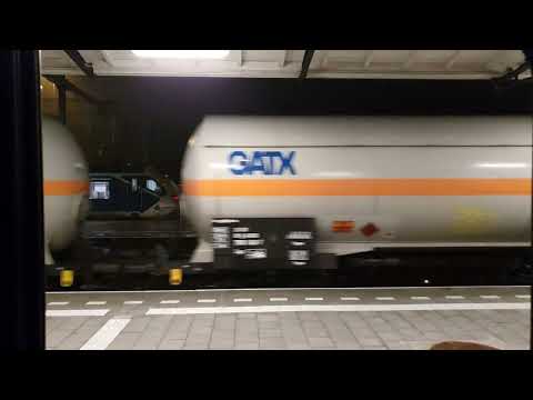 DB Cargo 193 360 "I Am European" met keteltrein passeert Dordrecht