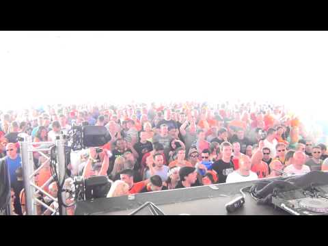 Ferry Tayle (FULL LIVE SET) @ Luminosity Beach Festival 05-07-2014 - UCoYWTLuE8ne56rR0WMSjEMA