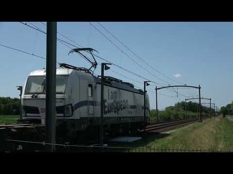 DB Cargo 193 360 ''I Am European'' met containertrein in Hulten