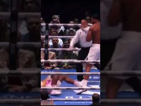 @AnthonyJoshua  knocks out @FrancisThePredatorNgannou  out cold🥶🥶🥶 #youtubeshorts #boxing