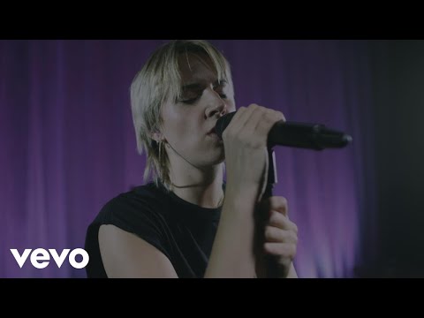 MØ - Run Away (Live) - UCtGsfvj155zp8maBFng9hHg