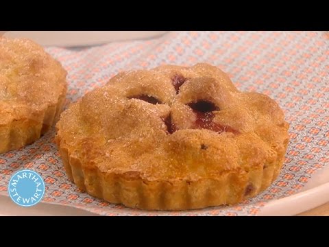 Fresh Blackberry Pie Tarts - Martha Stewart - UC6JBm9OAkpI6NUBV_NsLxTA