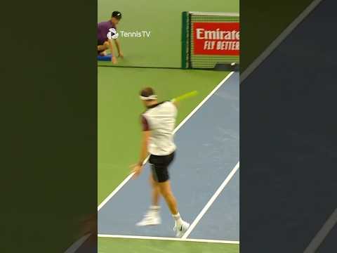 Dimitrov Unleashes Huge Backhand On The Run 🏃‍♂️