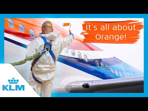Hello Beauty! A fresh coat for our Orange Pride 😍🧡 | KLM