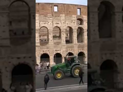 Protesta degli agricoltori a Roma: il corteo dei trattori davanti al Colosseo #shorts #news