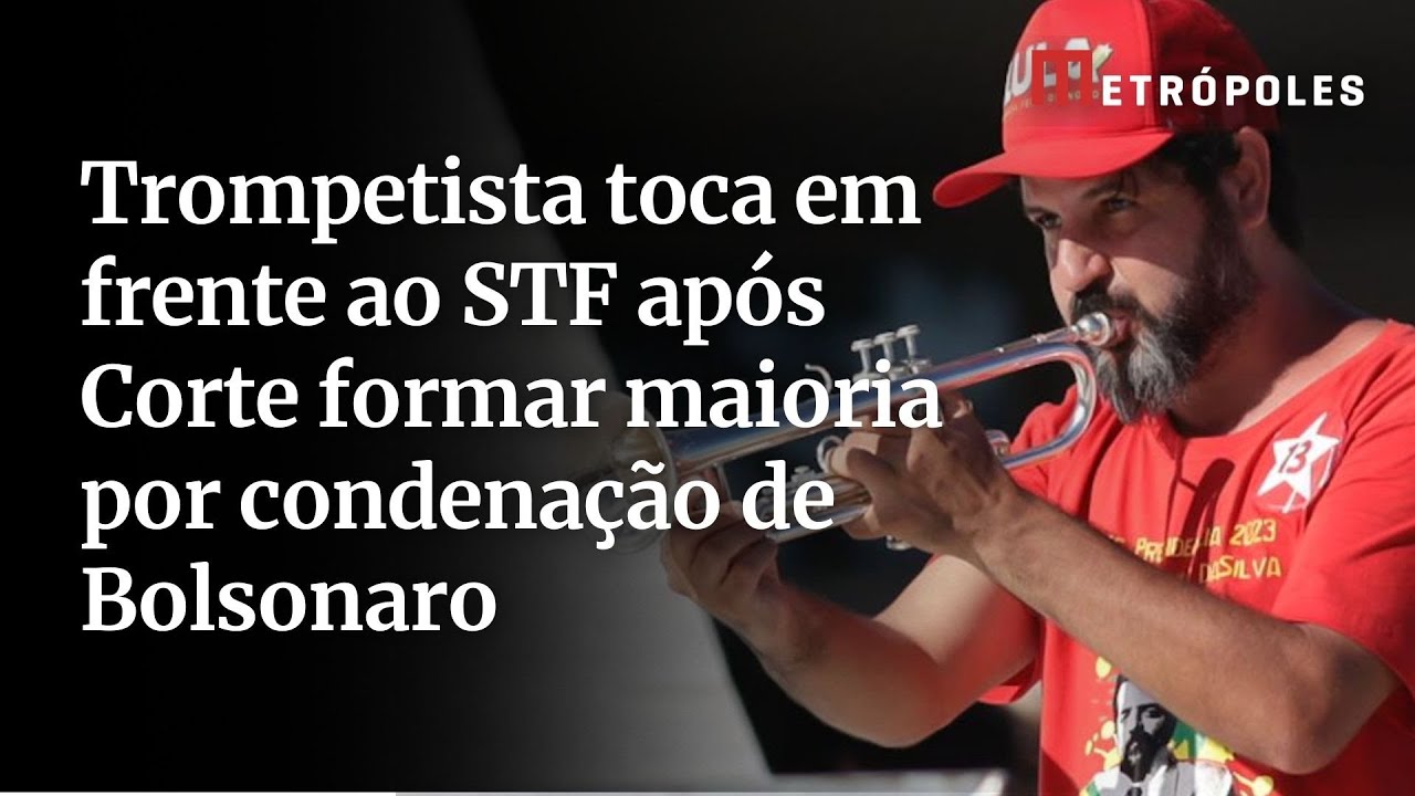 Trompetista toca em frente ao STF após Corte formar maioria por condenação de Bolsonaro