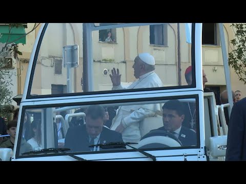 In Ajaccio, the Pope prays in front of the Madonuccia before going to the cathedral | AFP