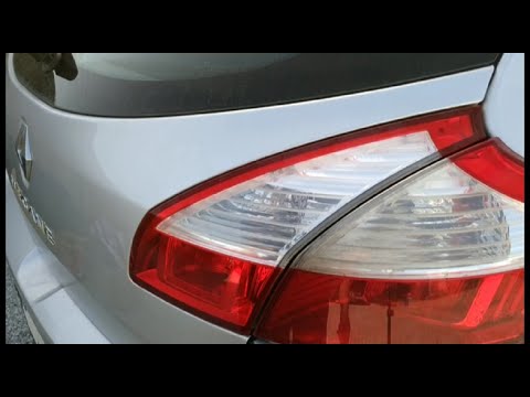 Jak wymienić żarówkę tylnej lampy reflektora w Renault Megane 3