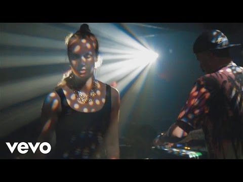 MØ - Live at XOYO - UCtGsfvj155zp8maBFng9hHg