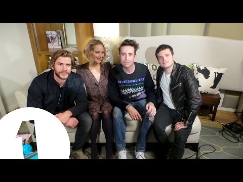 Jennifer Lawrence, Josh Hutcherson & Liam Hemsworth play Hungry Hippos - UC-FQUIVQ-bZiefzBiQAa8Fw