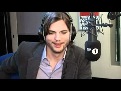 Ashton Kutcher talks tin foil with Scott MIlls - UC-FQUIVQ-bZiefzBiQAa8Fw