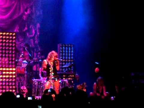 Ke$ha Performing New Song: Fuck Him (He's a Dj) on 7/26/10. in Houston!