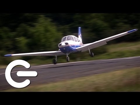 Piloting A Plane With No Flight Experience - The Gadget Show - UCOZlALOP7ZqodgQgH4BybqA