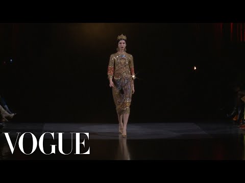 Dolce & Gabbana Ready to Wear Fall 2013 Vogue Fashion Week Runway Show - UCRXiA3h1no_PFkb1JCP0yMA