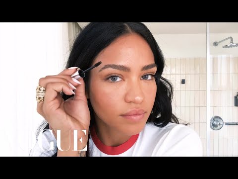 Cassie’s Smoky Eye Trick | Beauty Secrets | Vogue - UCRXiA3h1no_PFkb1JCP0yMA